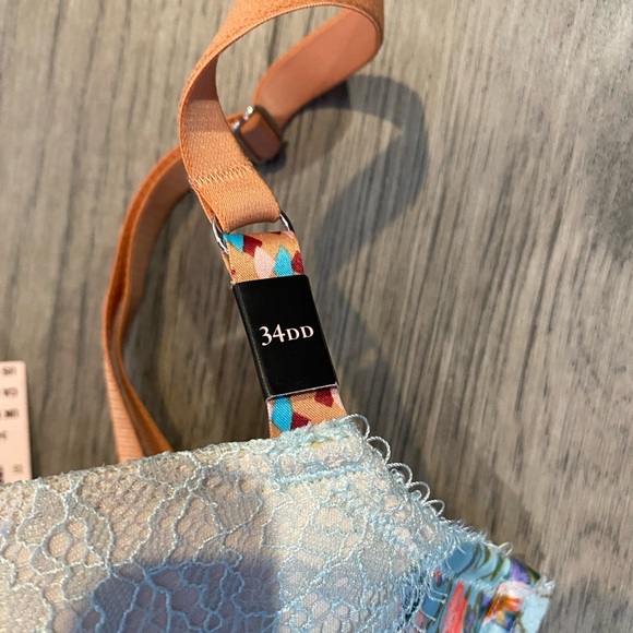 Victoria's Secret Multicolor Lace Bra - Picture 4 of 11